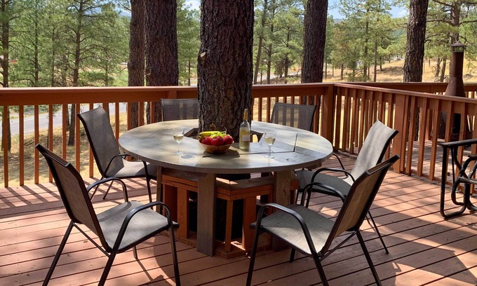 Ruidoso Condo | Forested Ruidoso Condo w/Deck & Fireplace!