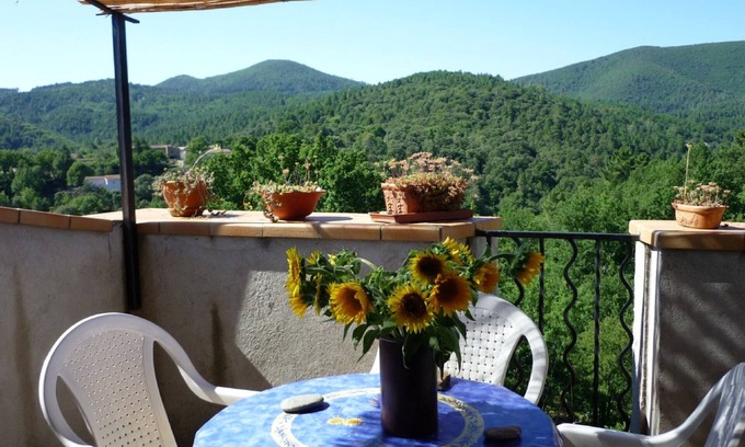 Molieres-sur-Ceze Apartment | Former farmhouse in a quiet location on a hill above the banks of the Cèze