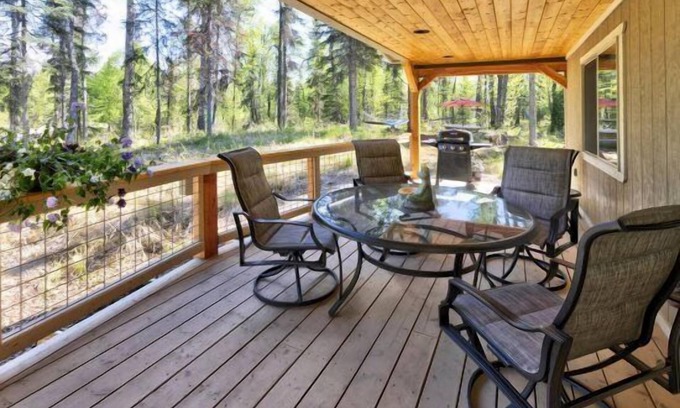 Talkeetna Ski Chalet | Forrest Glenn Chalet in Talkeetna, Alaska. Family Friendly, Near Denali National Park, Sleeps 8