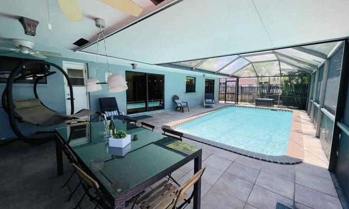 Coral Ridge Isles House | Fort Lauderdale 4/2 with screened-in pool and dock.