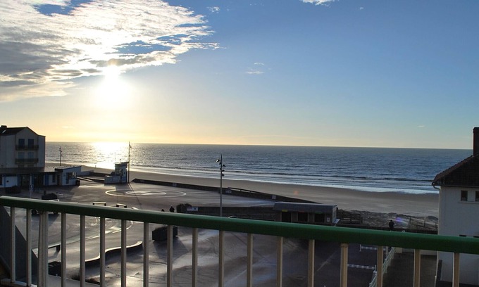 Fort-Mahon-Plage Apartment | Fort-Mahon-Plage: Comfortable 2-bedroom apartment near the beach