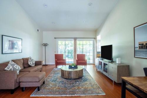Foster City House | Foster City 4br w backyard near parks shops SFO-1596
