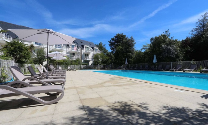 Fouesnant Apartment | Fouesnant Beg Meil, 100 m from the beach, apartment with heated pool
