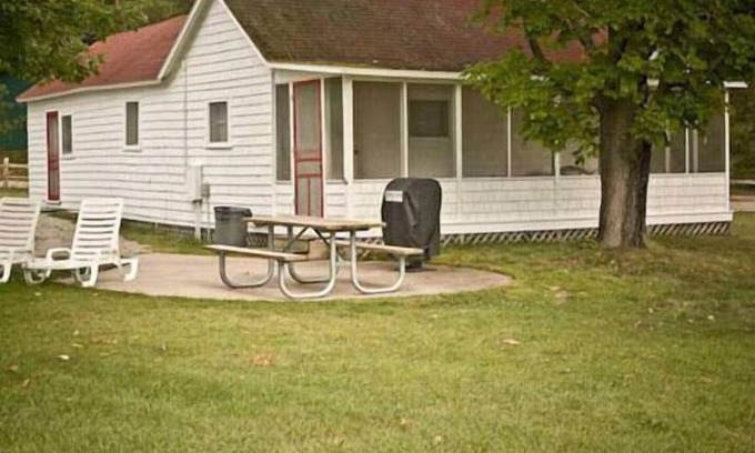 Lake Leelanau Resort | Fountain Point - Cottage 18