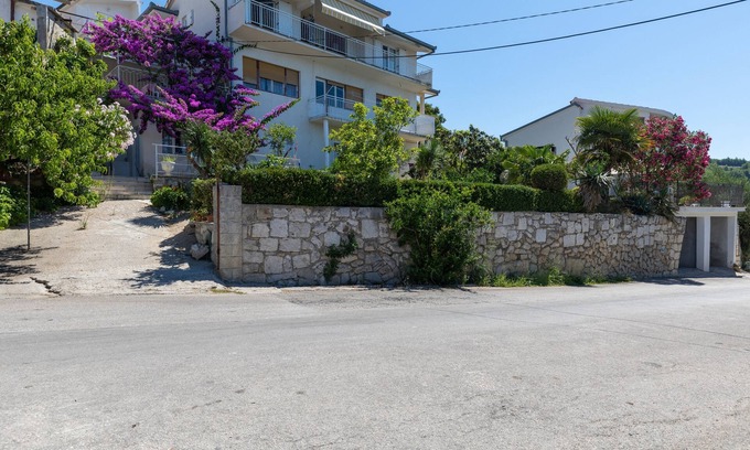 Jesenice Apartment | Four-bedroom apartment with terrace and sea view Sumpetar, Omiš (A-9436-a)