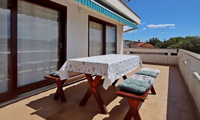 Punat Apartment | Four-bedroom apartment with terrace and sea view Punat, Krk (A-5328-a)