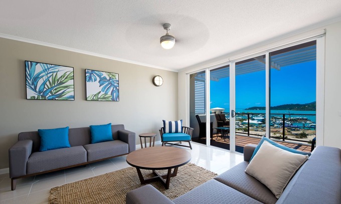 Airlie Beach Apartment | Four Bedroom Five Bathroom Two Level Top Floor Luxe Spa Penthouse