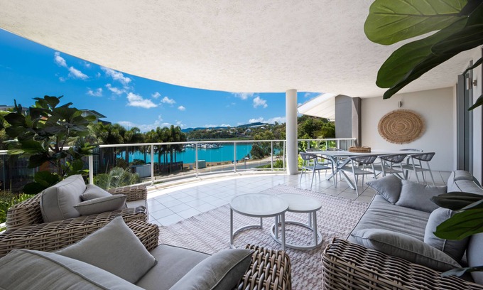 Airlie Beach Apartment | Four Bedroom Two Bathroom Two Level Top Floor Luxe Penthouse with Spa Bath