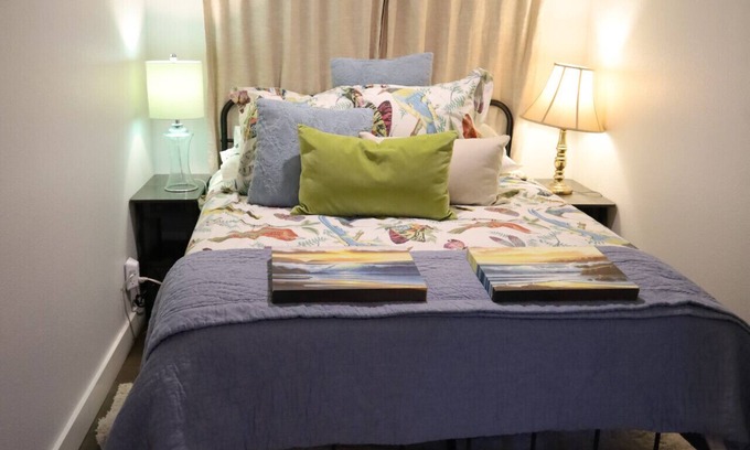 Western Addition Apartment | Four Bedrooms near UW Cap Hill and Arboretum