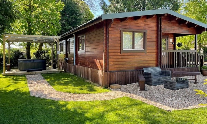 Broadwindsor Ski Chalet | Four berth lodge with one master double and one twin each with wardrobe.