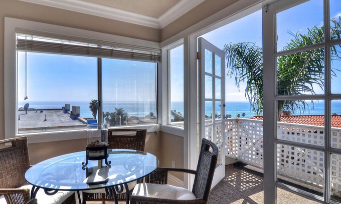 San Clemente House | Four condos in the same building, just one block from beach & pier