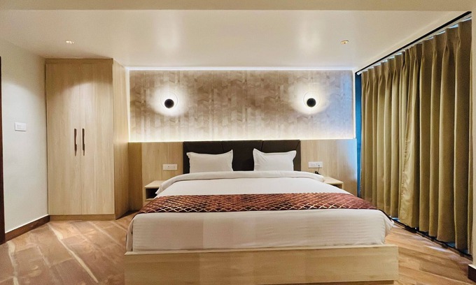 Mahmoorganj Hotel | Four Leaf Hotel Arjuna Manor Varanasi