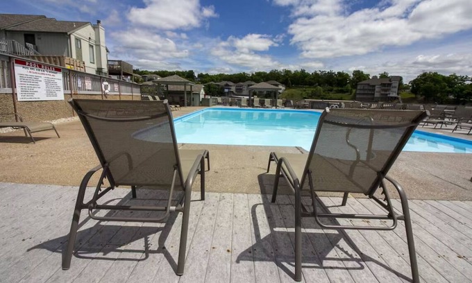 Village of Four Seasons Condo | Four Season Lakeview Condo 2BD/2BA/Balcony/Pools/Hottub-Near Everything-4PP