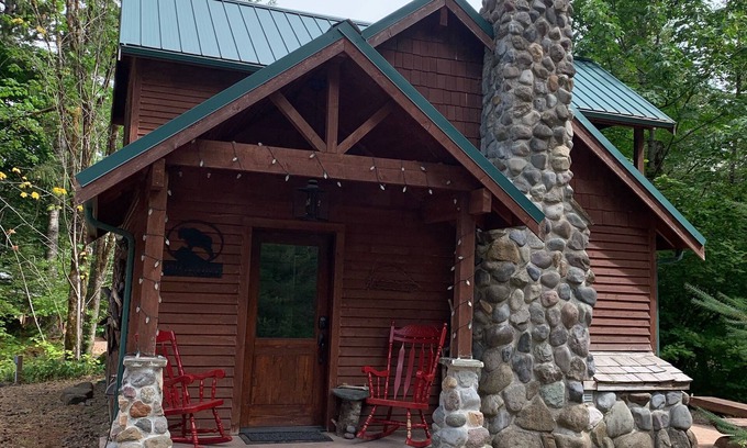 Packwood Cabin | Four Seasons Cabin: 10 minutes to Mount Rainier, 20 minutes to Ski White Pass