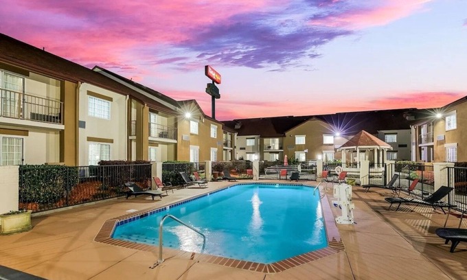 Ashley Oaks Hotel | Four Spacious Rooms Perfect for Knoxville Getaways and Fun