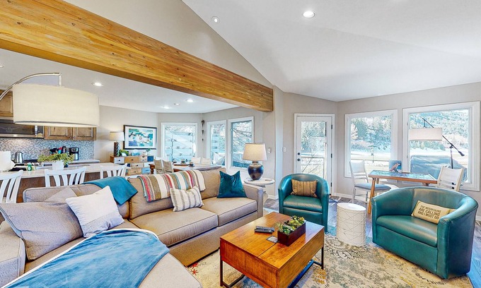 Eagle-Vail House | Four-story home with amazing mountain/golf view, fireplace & Ping-Pong
