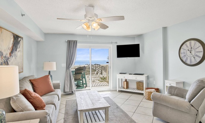 Orange Beach Condo | Four Winds #104 - Charming Condo with Direct Gulf View!