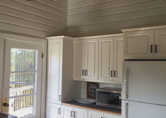 Bayview Cottage | "Four Winds" Cedar Log cottage -3 bed 2 full bath, renovated