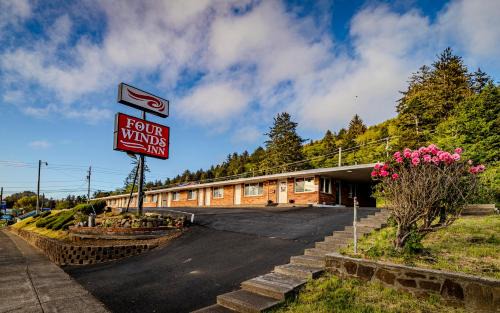Depoe Bay Hotel | Four Winds Motel