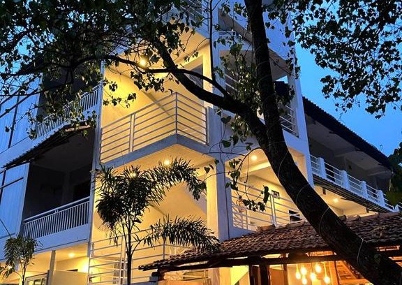 Morjim Hotel | Fourteen Pods By the Sea