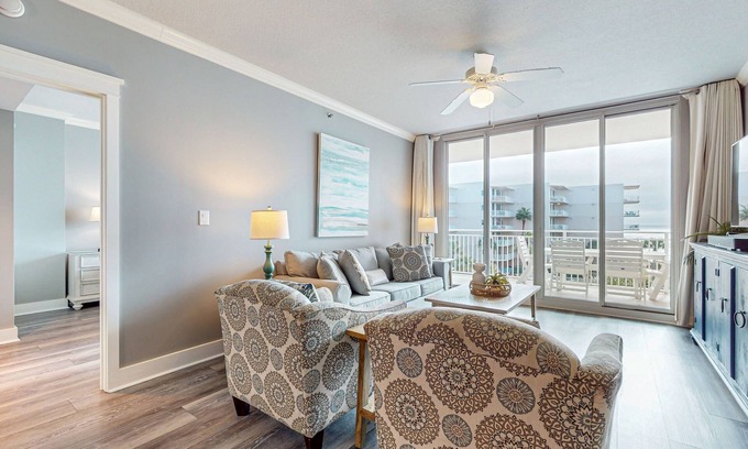 Fort Walton Beach Condo | Fourth Floor Oceanfront Condo with Ocean Views, Shared Pools, & Central AC