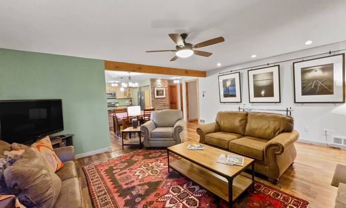 Sisters Condo | Fourth Sister Retreat - Great location with fireplace, community pool & hot tub