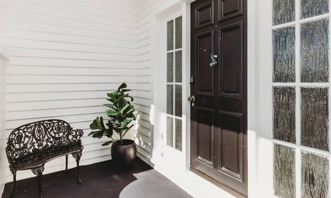 New Plymouth House | FOX MANOR - LEVEL TWO