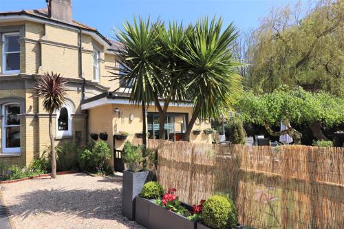 Shanklin Bed & Breakfast | Foxhills of Shanklin