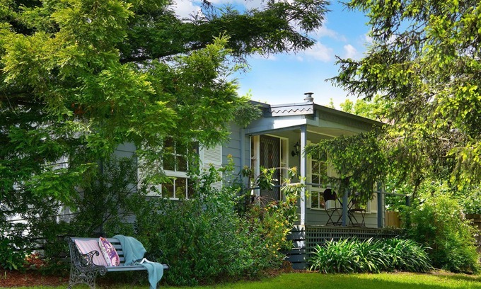 Daylesford House | Foxmere - Pet Friendly with Spa in the heart of Daylesford!