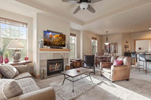 Kimball Junction Apartment | Foxpoint 1678C by Moose Management