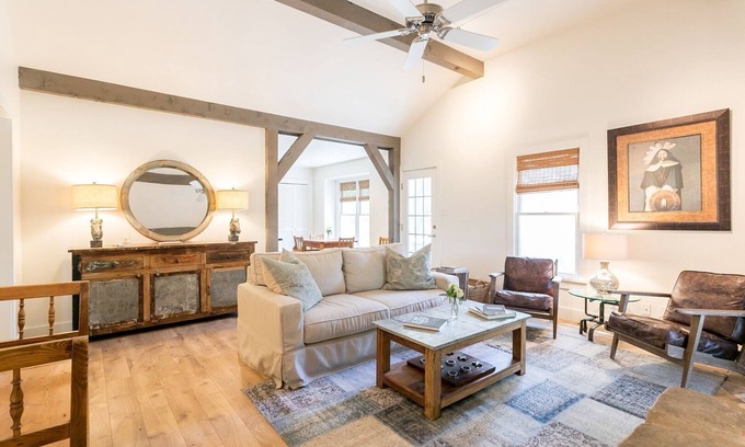 Fredericksburg House | Foxtrot Farm | Peaceful Pet-friendly Escape
