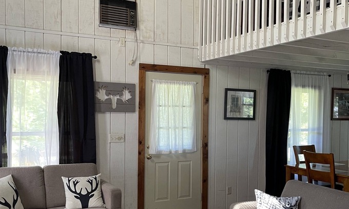 Columbia Cabin | Foxwood Cabins a peaceful get away in South Central Iowa Oak Woods