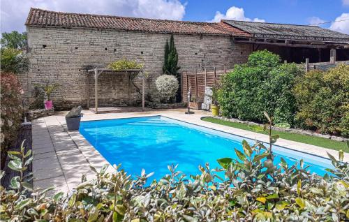 Fontenille-Saint-Martin-d'Entraigues House | Beautiful Home In Fontenille Stmartin