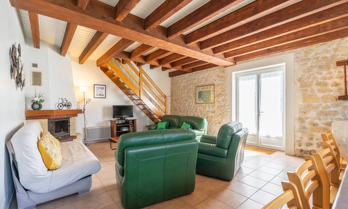 La Gripperie-Saint-Symphorien House | Cottage 'Gite Oléron Piscine Intérieure' with Shared Garden and Wi-Fi