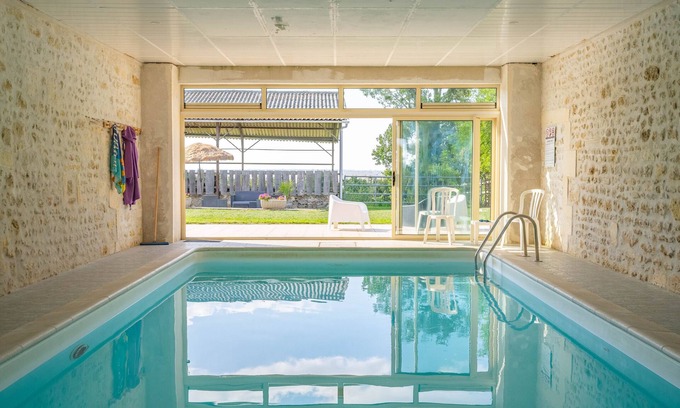 La Gripperie-Saint-Symphorien House | Cottage 'Grands Gites 16 Personnes' with Private Terrace, Private Garden and Wi-Fi