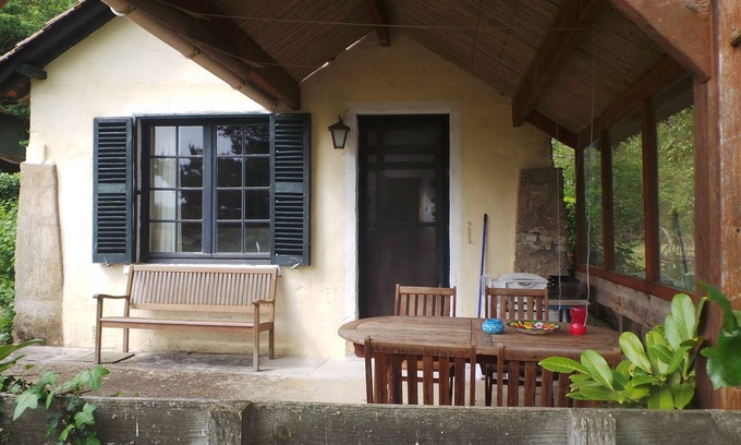 Rouffignac-Saint-Cernin-de-Reilhac Cottage | Gite with view over the lake