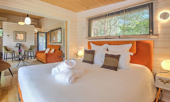 Saint-Felix-de-Reillac-et-Mortemart Cottage | Secret Lodge – Elegance, Comfort, and Well-being in the Heart of the Golf Course