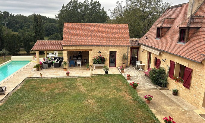 Saint-Felix-de-Reillac-et-Mortemart House | Gîte du pigeonnier with swimming pool Périgord noir 4 people 124€ per night