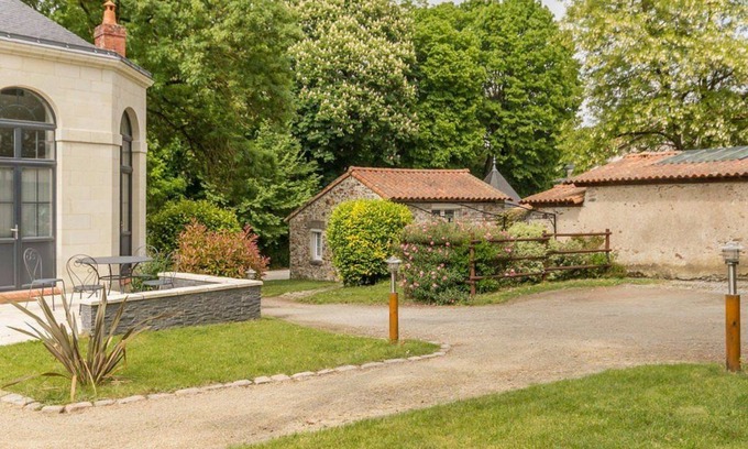 Saint-Sebastien-sur-Loire Cottage | 25 m² Cabin ∙ 1 bedroom ∙ 2 guests