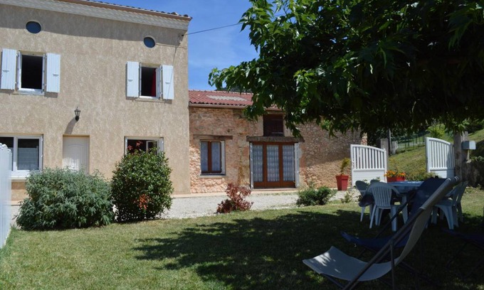 Saint-Vincent-la-Commanderie House | 75 m² Gîte ∙ 2 bedrooms ∙ 4 guests