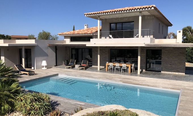 Cirendinu Villa | Villa recent, upscale, quiet and without vis-à-vis for 10 people.