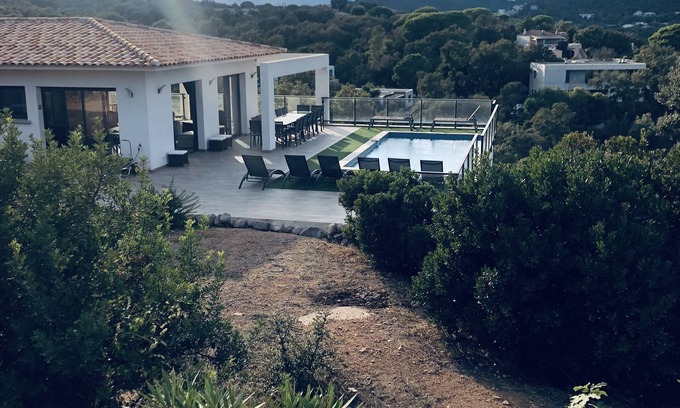 Cirendinu Villa | Luxury villa, 10 pers, 4bedroom, 4bathroom, swimming pool, 5 minutes drive from the beach