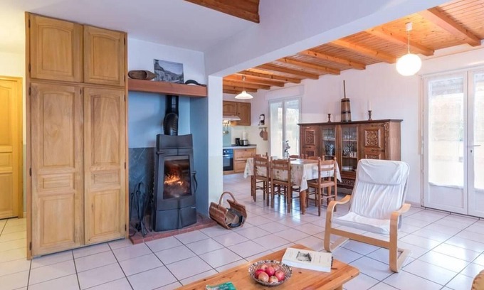 Ternuay-Melay-et-Saint-Hilaire Cottage | Peaceful house with sauna, whirlpool bath, and pétanque court