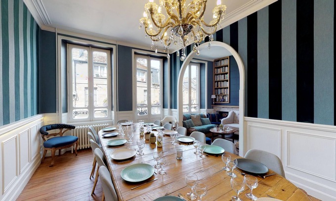Villedieu-les-Poeles Cottage | Sumptuous 4 * bourgeois house with SPA, garden and games room