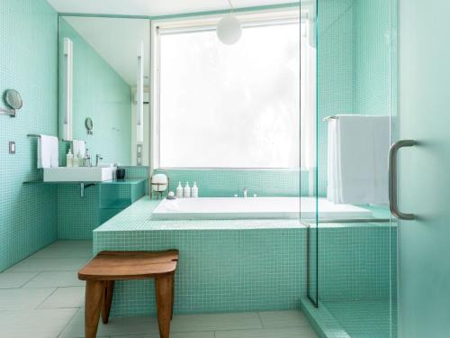 Travis Heights Hotel | Frame Hotel - Treehouse