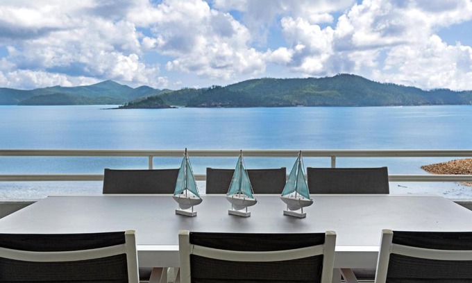 Hamilton Island Apartment | Frangipani Beachfront Lodge 202 on Hamilton Island by HamoRent