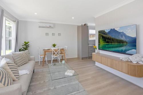 Budgewoi House | Frangipani Hideaway