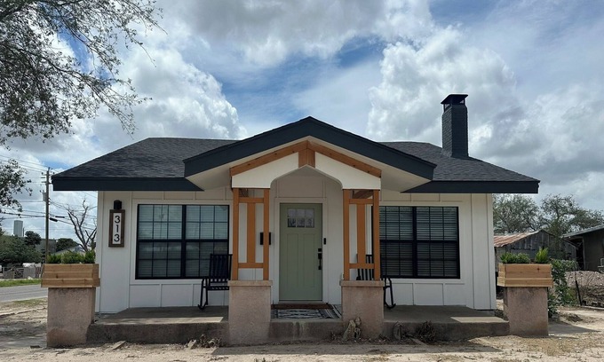 Amistad National Recreational Area House | Frank's Casita Blanca