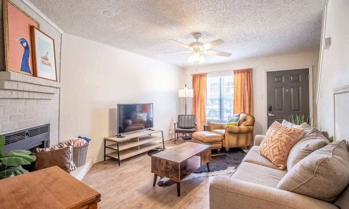 Lubbock House | Frankford Townhomes "D" - Near TTU/Garage/Central