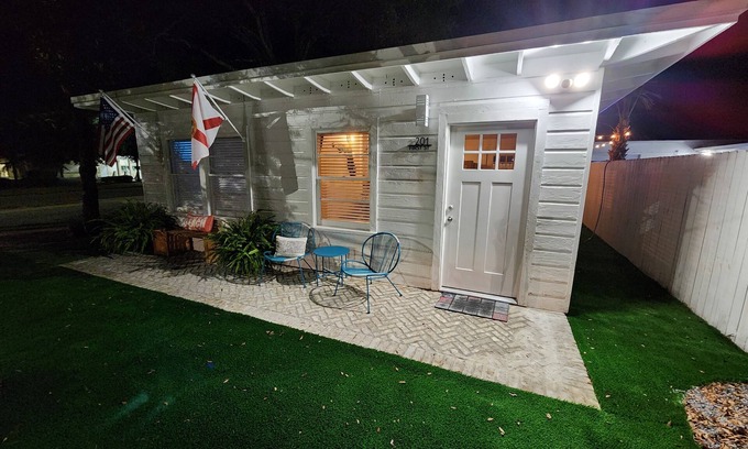 Fort Walton Beach Cottage | Frannys FUN Florida Cottage by the Beach Downtown Fort Walton Beach!